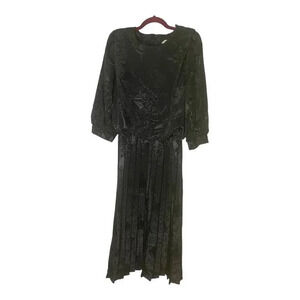 Vintage Sweet Miranda Black Pleated Midi Dress